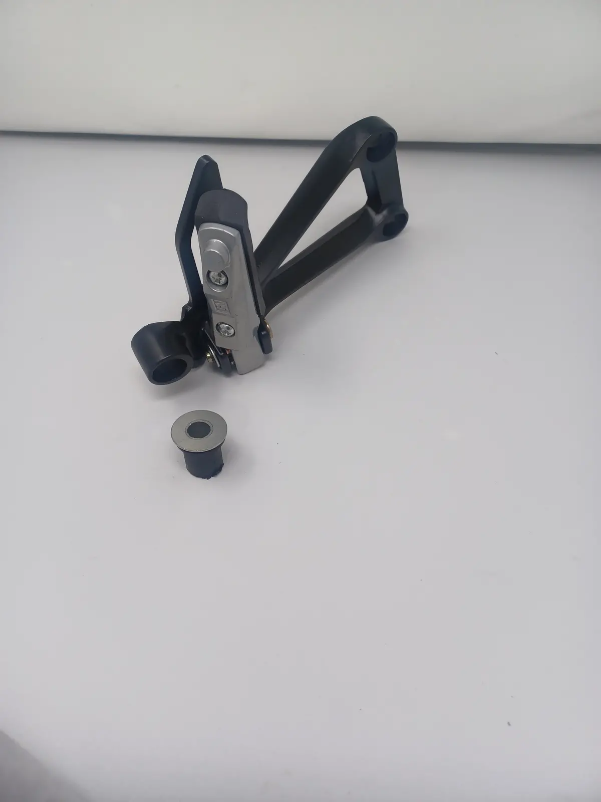 X22r 250Cc Rear Right Footrest 02050043 1