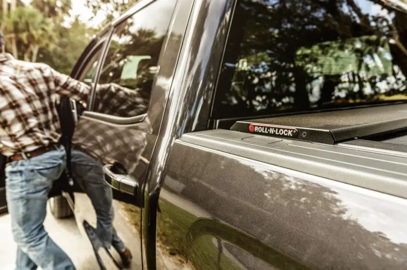 Roll-N-Lock A-Series Retractable Tonneau Cover – 68-Inch, Compatible With 2014–2018 Chevy Silverado/Sierra 1500 Xsb 1