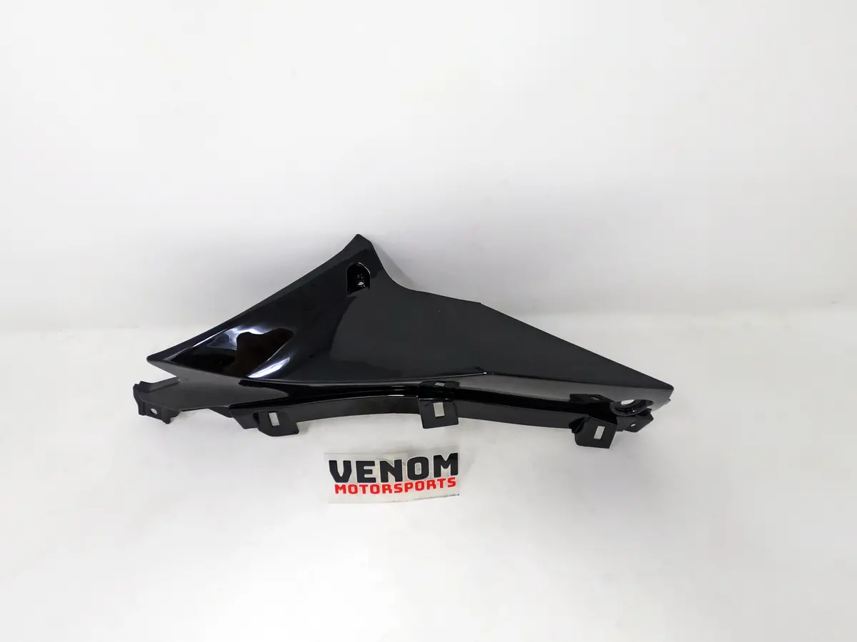 X22r 250Cc | Right Tank Guard - Black (3010537) 1