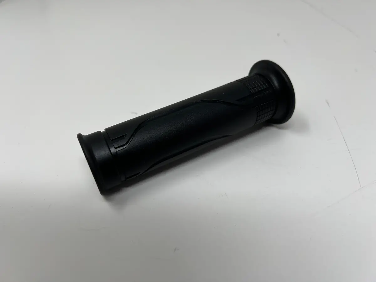 X22r Max 250Cc Motorcycle | Left & Right Hand Grips (H6-70033 / H6-70032) 1